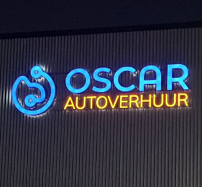 Gepersonaliseerde verlichte gevelsigning